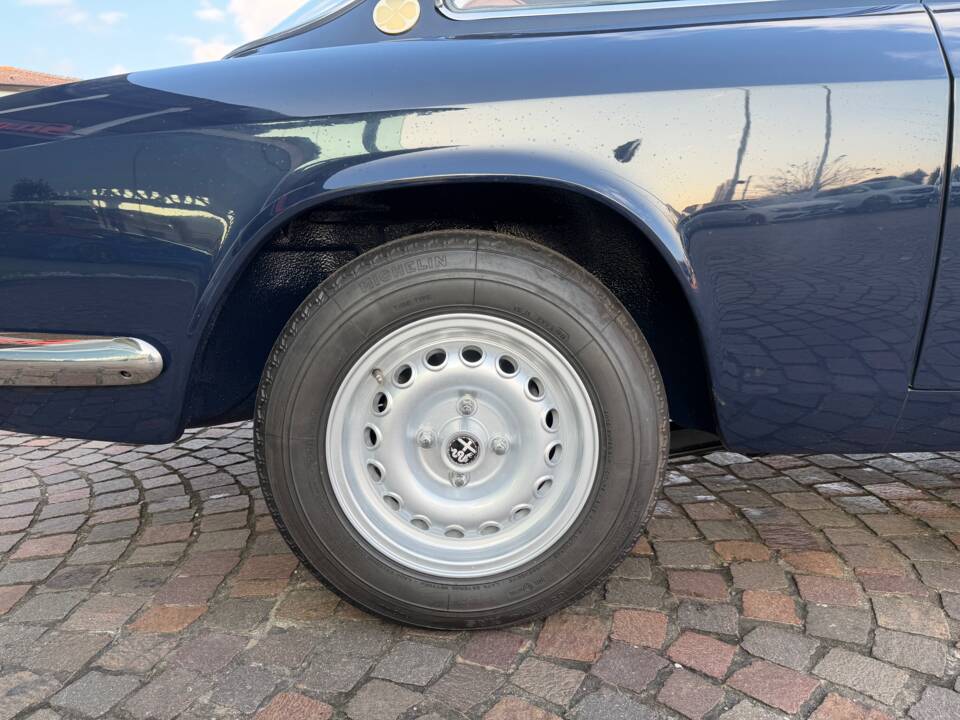 Image 10/27 of Alfa Romeo 1750 GT Veloce (1969)