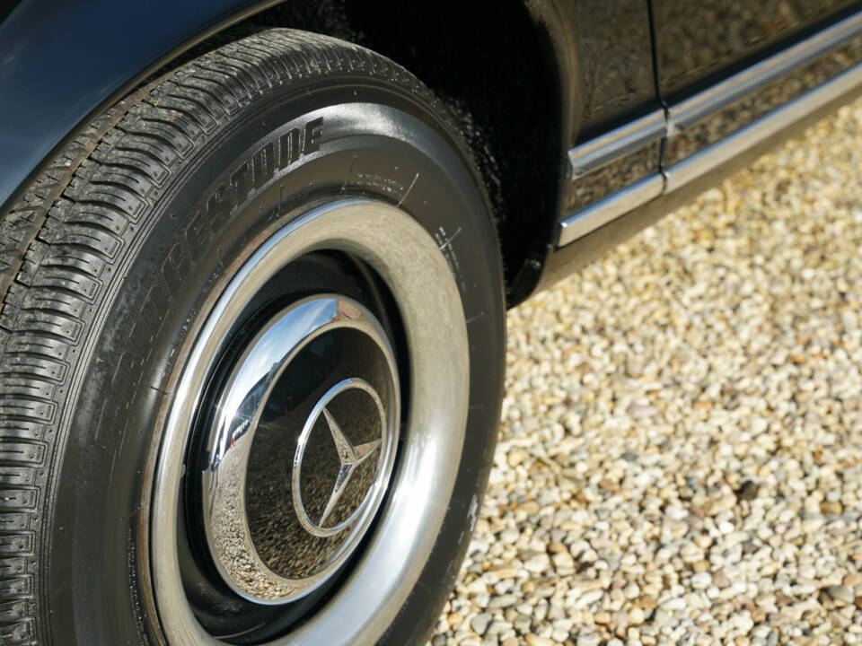 Image 20/50 of Mercedes-Benz 230 SL (1966)