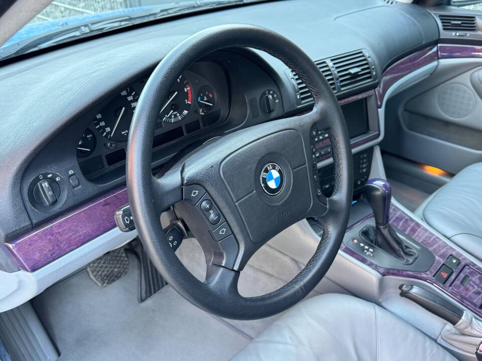 Image 35/100 of BMW 540i Touring (1998)