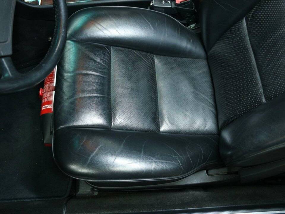 Immagine 14/50 di Mercedes-Benz 560 SEC (1990)