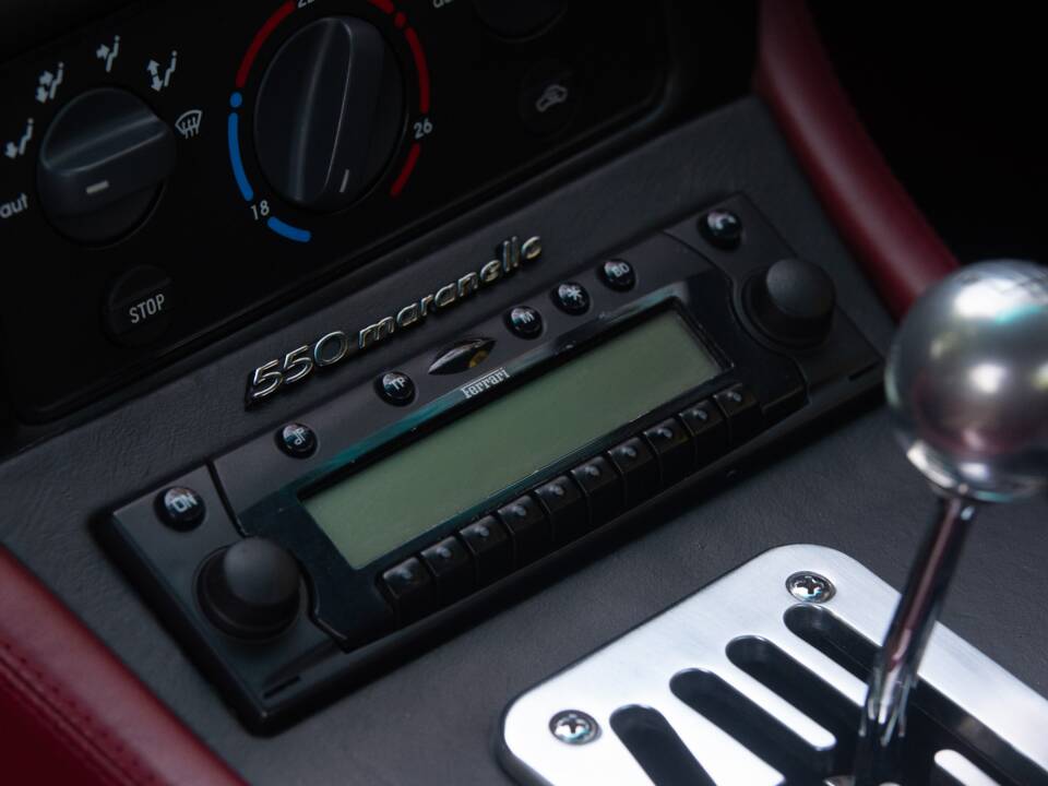 Image 27/37 of Ferrari 550 Maranello (2000)