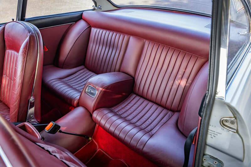 Image 24/49 de Ferrari 330 GT 2+2 (1966)