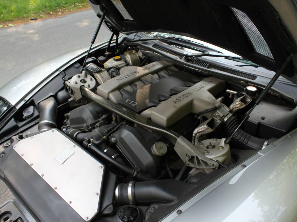 Bild 16/17 von Aston Martin V12 Vanquish (2002)