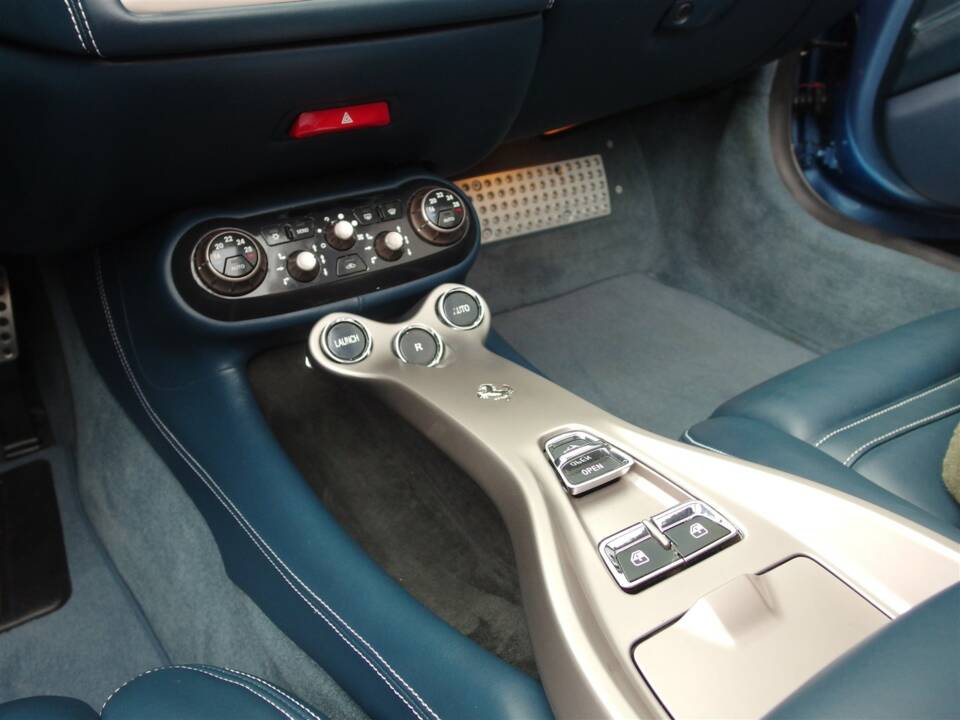 Image 26/49 of Ferrari California (2010)