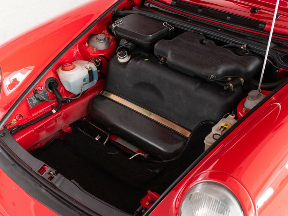 Immagine 31/34 di Porsche 911 Carrera RS (1992)