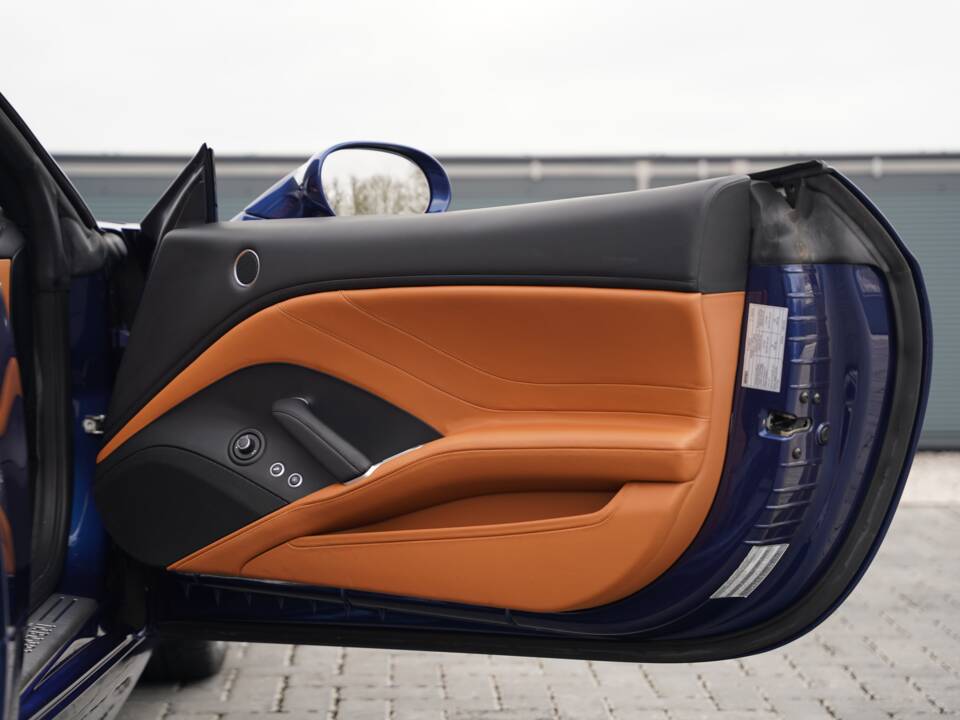 Bild 14/50 von Ferrari California T (2016)