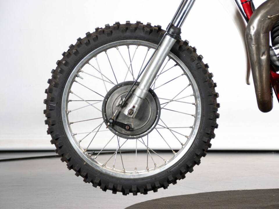 Image 14/50 of CZ 250 (1977)