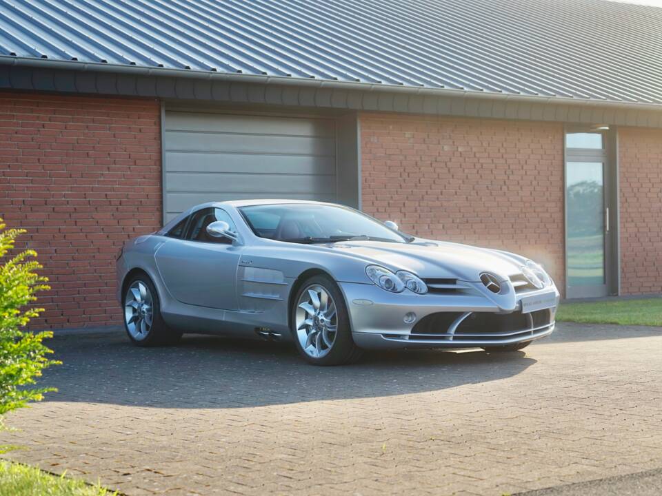 Image 8/18 of Mercedes-Benz SLR McLaren (2005)