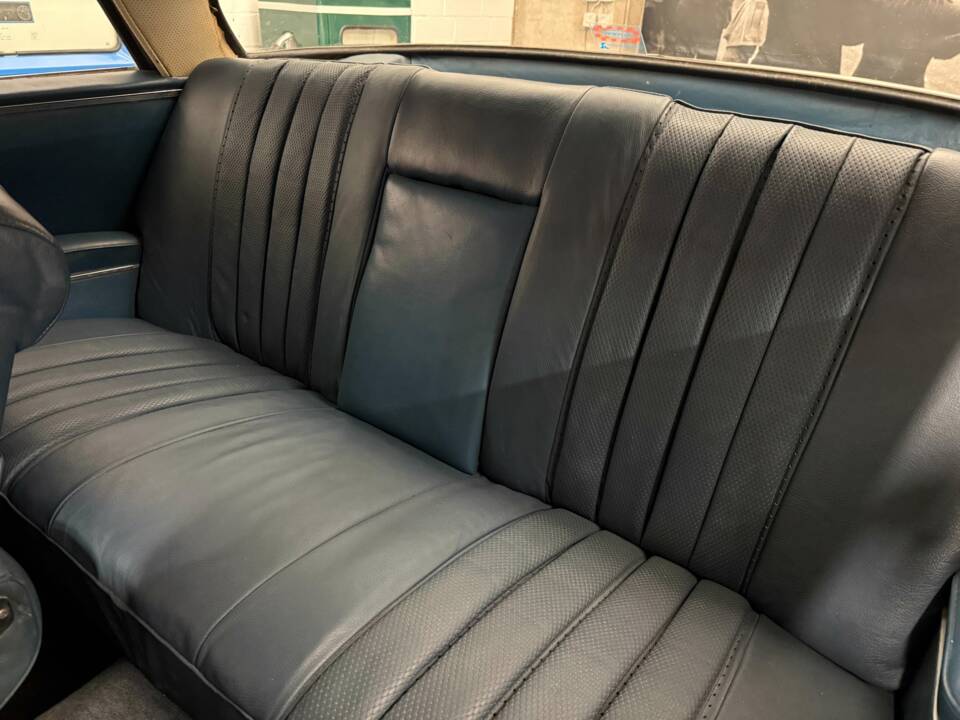 Image 12/18 of Mercedes-Benz 250 CE (1968)