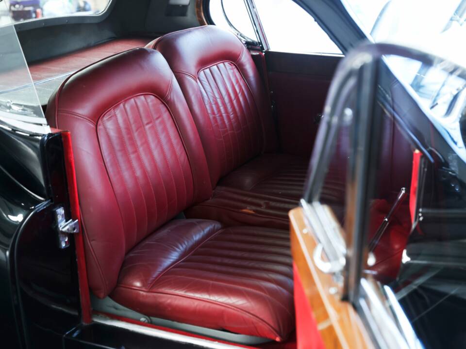 Image 21/47 de Jaguar XK 120 FHC (1954)