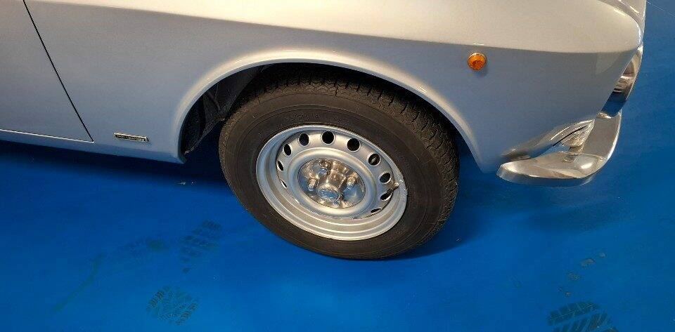 Image 17/37 of Alfa Romeo Giulia GT 1300 Junior (1975)