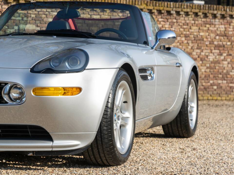 Image 22/50 of BMW Z8 (2002)