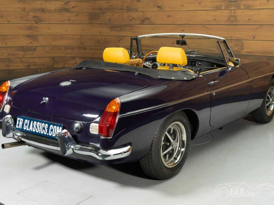 Image 16/19 of MG MGB (1973)