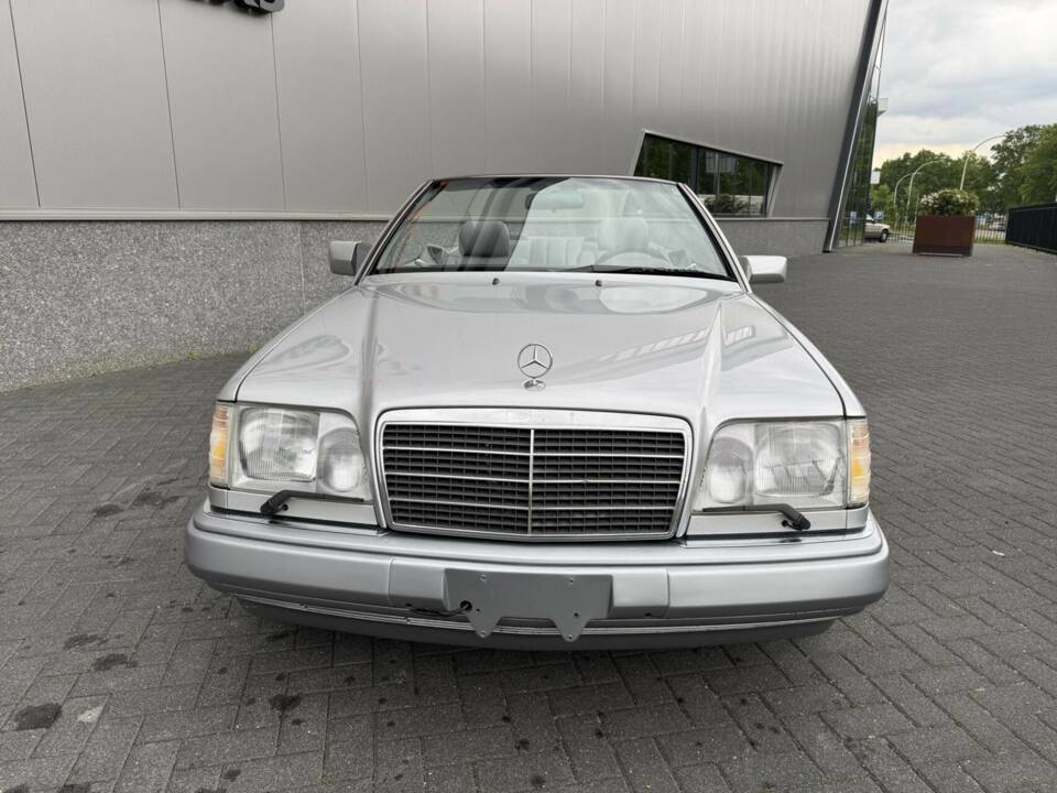Bild 16/50 von Mercedes-Benz E 320 (1995)