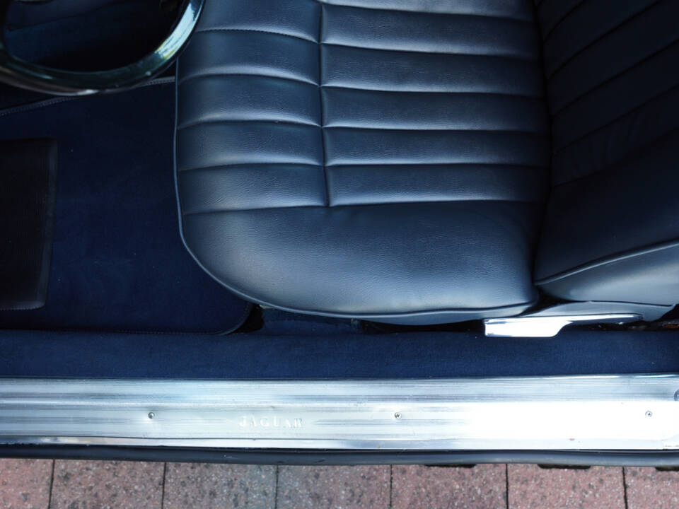 Bild 33/50 von Jaguar XJ 6 C 4.2 (1975)