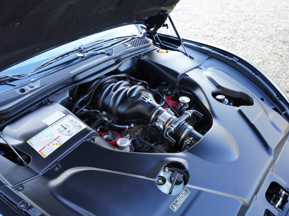 Imagen 30/50 de Maserati GranTurismo S (2010)