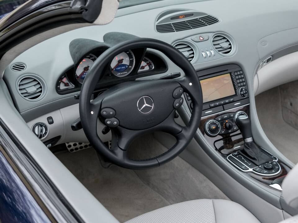 Image 21/42 of Mercedes-Benz SL 65 AMG (2006)