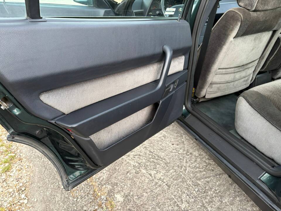 Image 20/30 of Alfa Romeo 164 2.0 (1992)