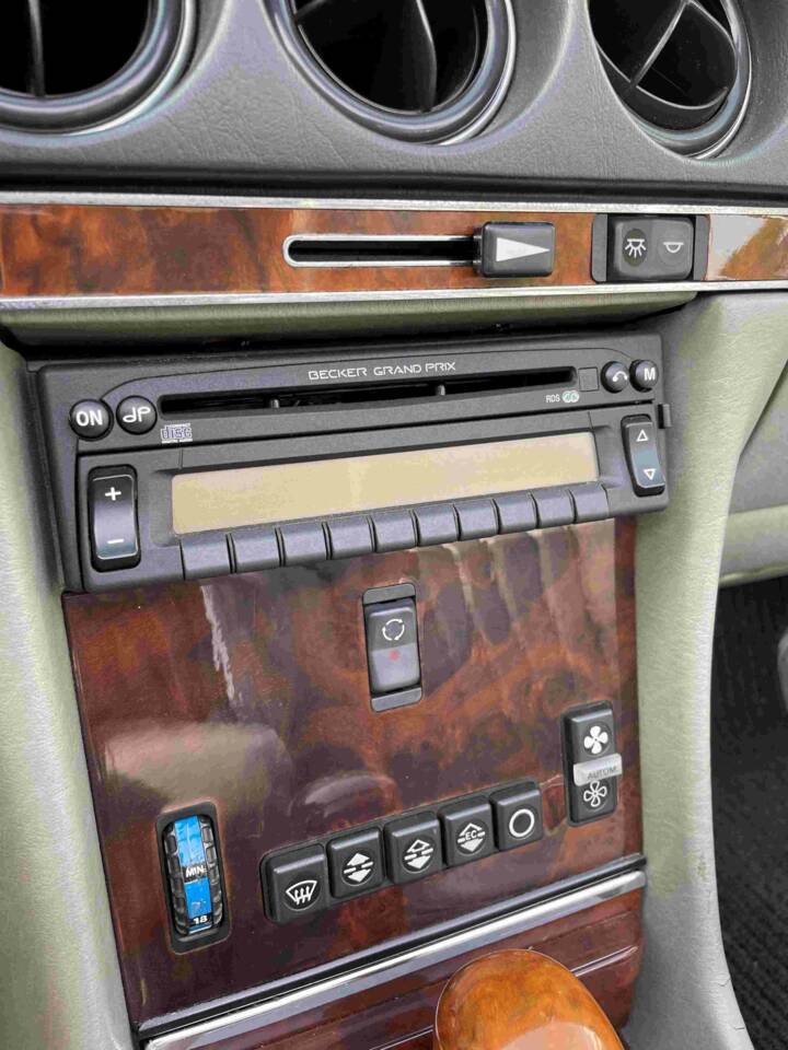 Immagine 31/56 di Mercedes-Benz 500 SL (1985)