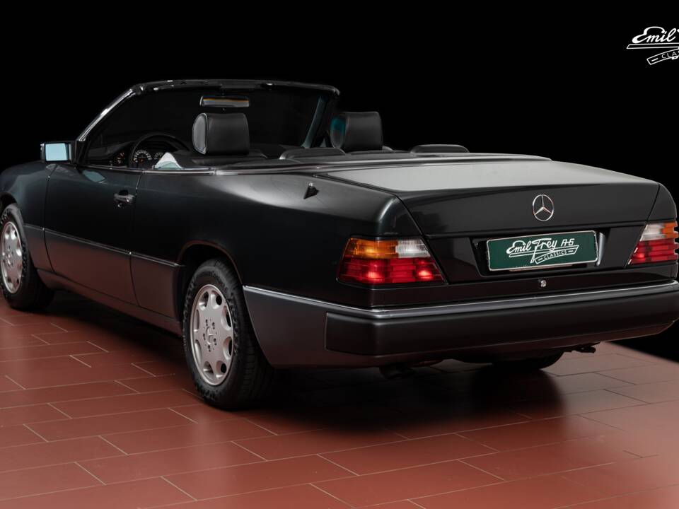 Bild 3/9 von Mercedes-Benz 300 CE-24 (1992)