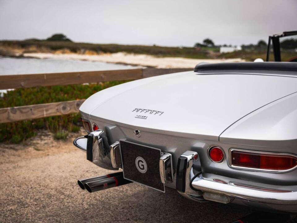 Image 35/48 of Ferrari 330 GTS (1968)