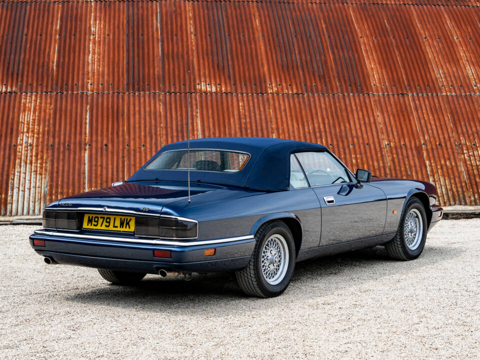 Image 7/38 of Jaguar XJS 4.0 (1995)