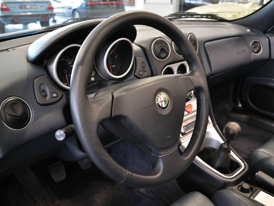 Immagine 25/41 di Alfa Romeo Spider 3.0 V6 12V (2000)