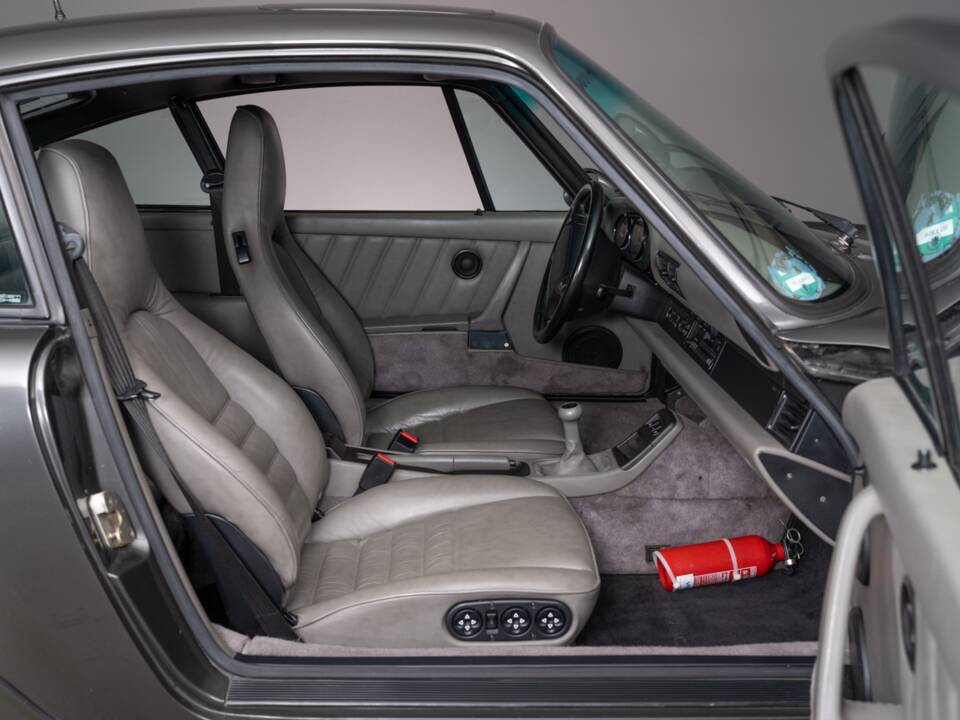 Image 26/33 de Porsche 911 Turbo 3.3 (1991)