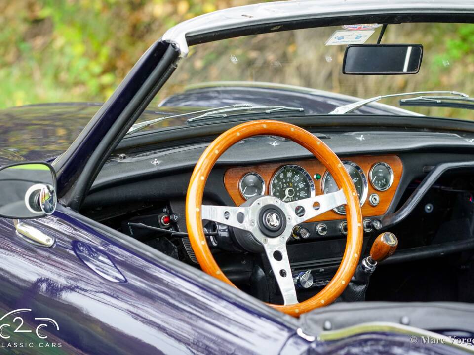 Image 33/60 of Triumph Spitfire Mk III (1970)