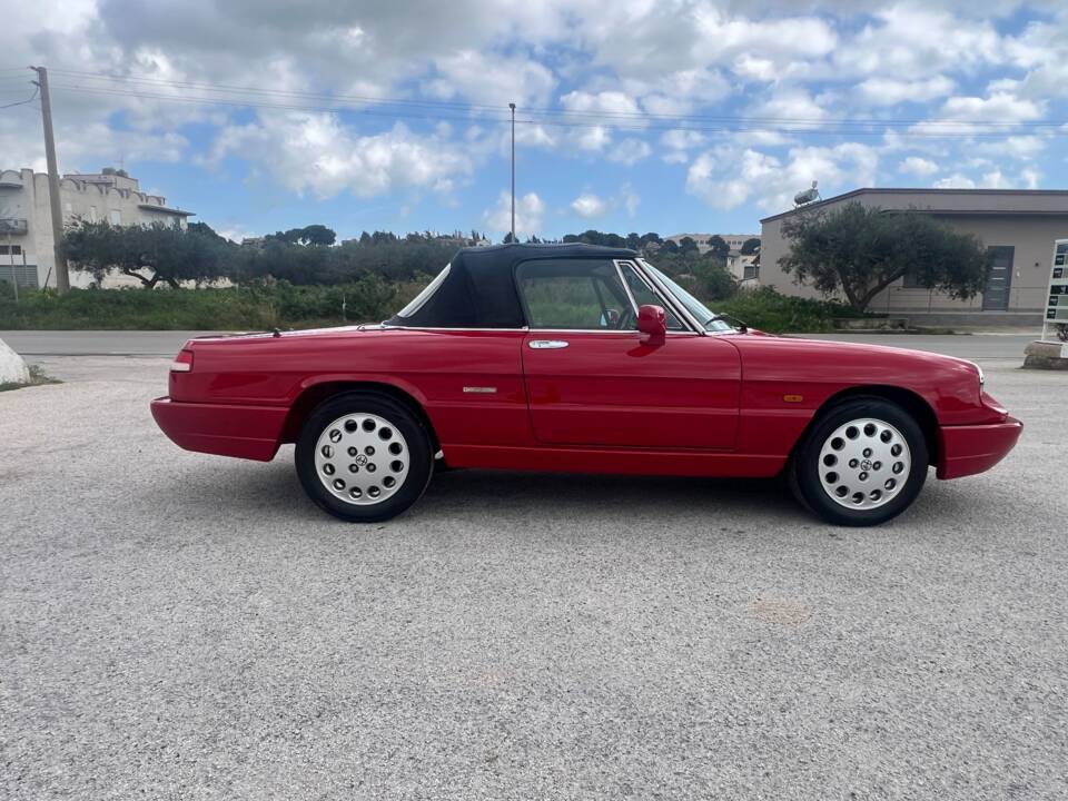 Immagine 4/17 di Alfa Romeo 2.0 Spider (1992)