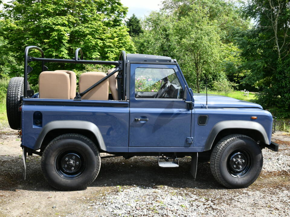 Immagine 2/18 di Land Rover Defender 90 TD4 (2010)