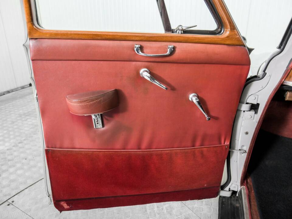 Image 20/50 de Rover 100 (1962)
