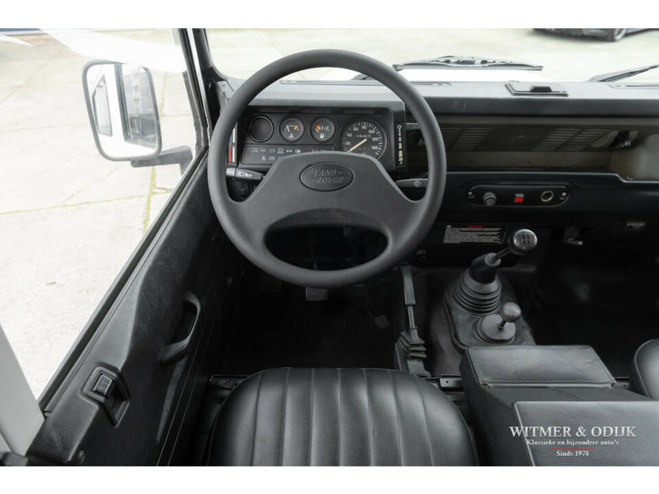 Image 19/30 of Land Rover Defender 90 (1997)