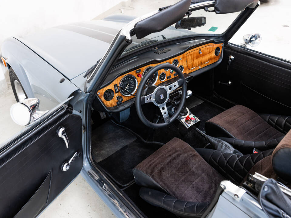 Imagen 6/28 de Triumph TR 6 (1975)