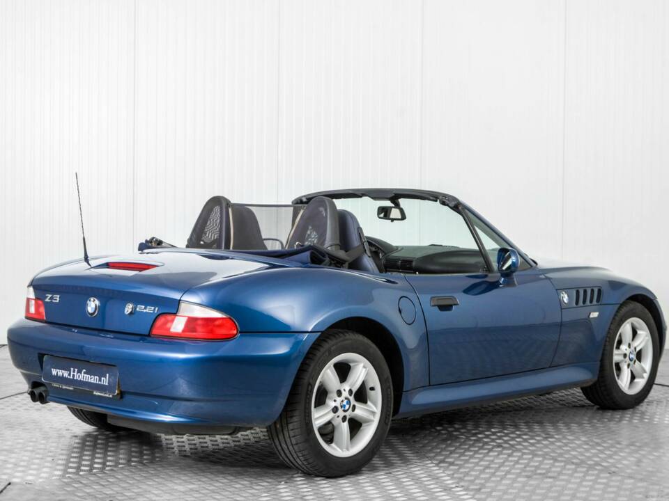 Image 2/50 of BMW Z3 2.2i (2001)