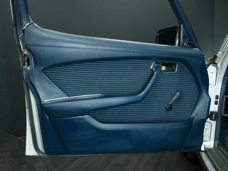 Image 9/29 of Mercedes-Benz 280 SE (1977)