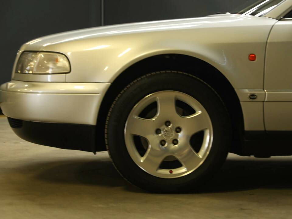 Immagine 49/50 di Audi A8 4.2 quattro (1995)