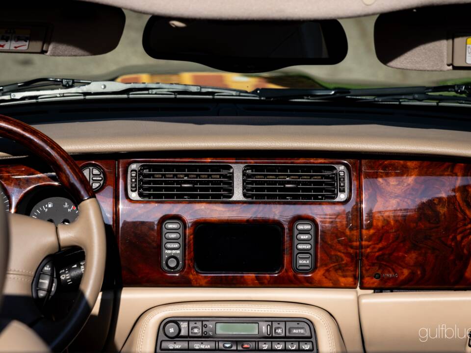 Image 29/70 of Jaguar XKR (2004)