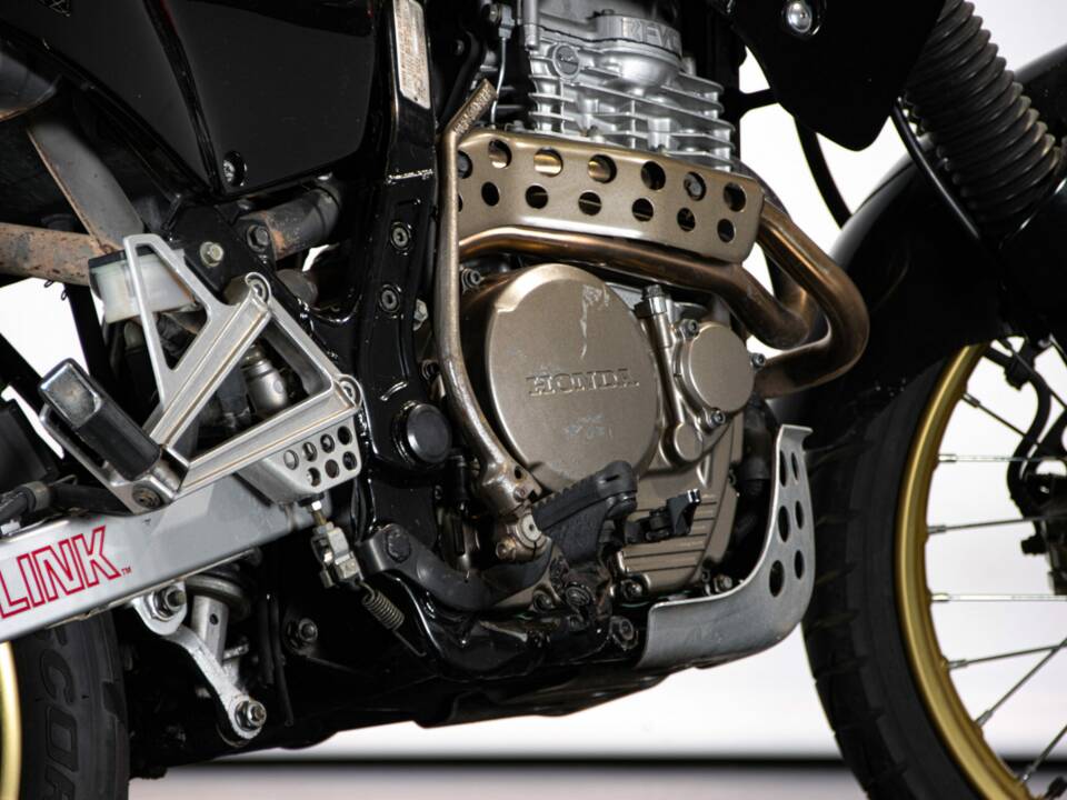 Image 25/38 de Honda NX 650 Dominator (1988)