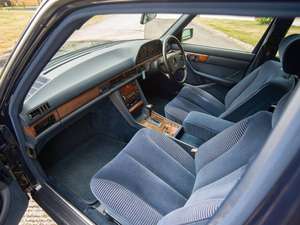 Bild 16/29 von Mercedes-Benz 300 SE (1990)