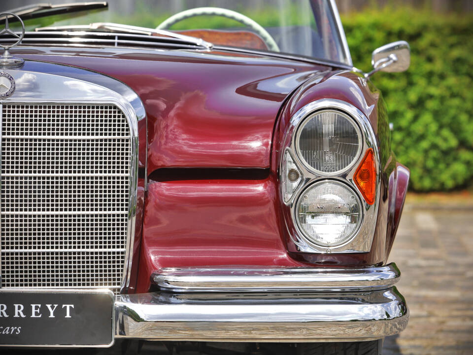 Image 10/71 of Mercedes-Benz 220 SE b (1961)