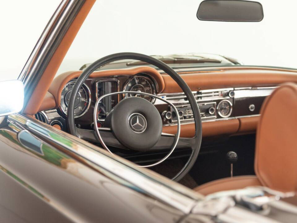 Image 16/30 of Mercedes-Benz 280 SL (1970)