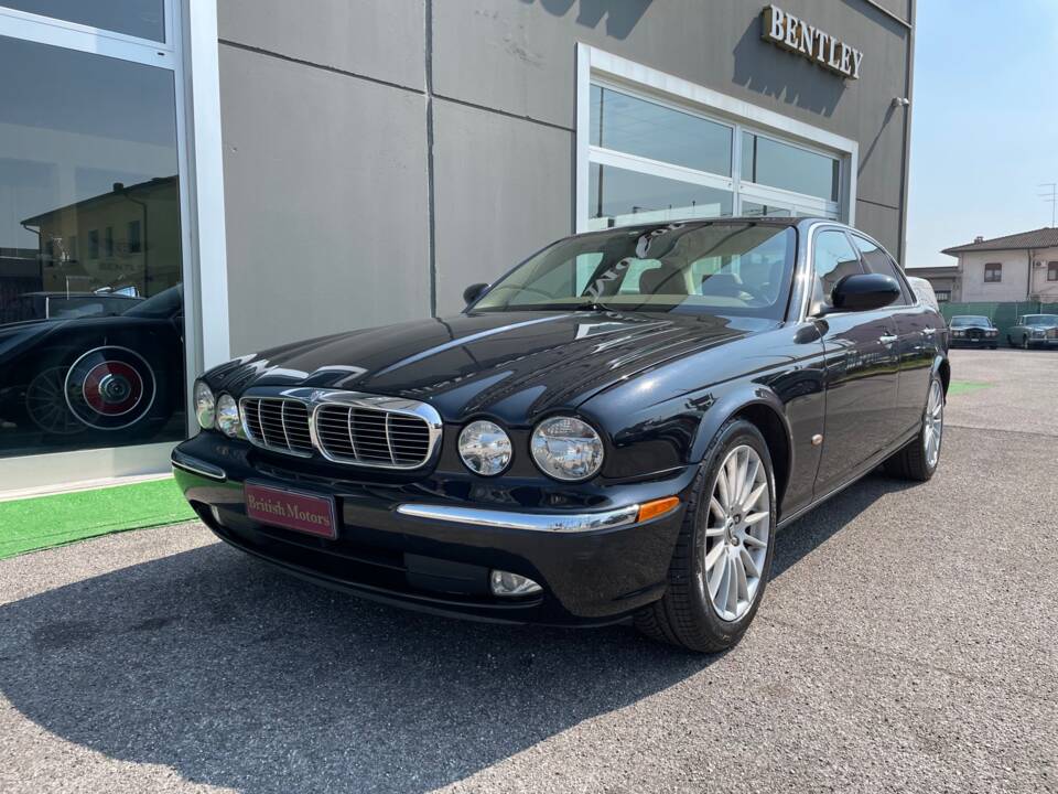 Image 1/19 de Jaguar XJ6 3.0 (2005)