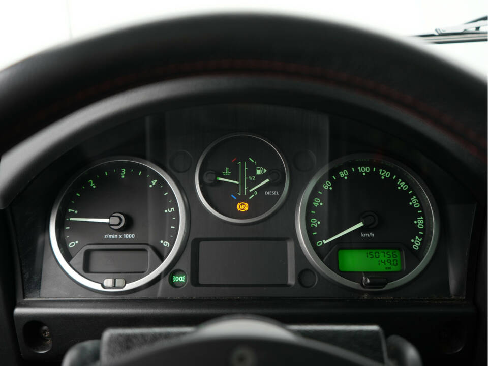 Image 14/35 de Land Rover Defender 110 (2007)