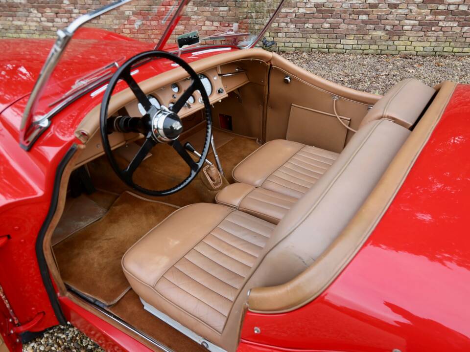 Image 2/50 of Jaguar XK 120 SE OTS (1954)