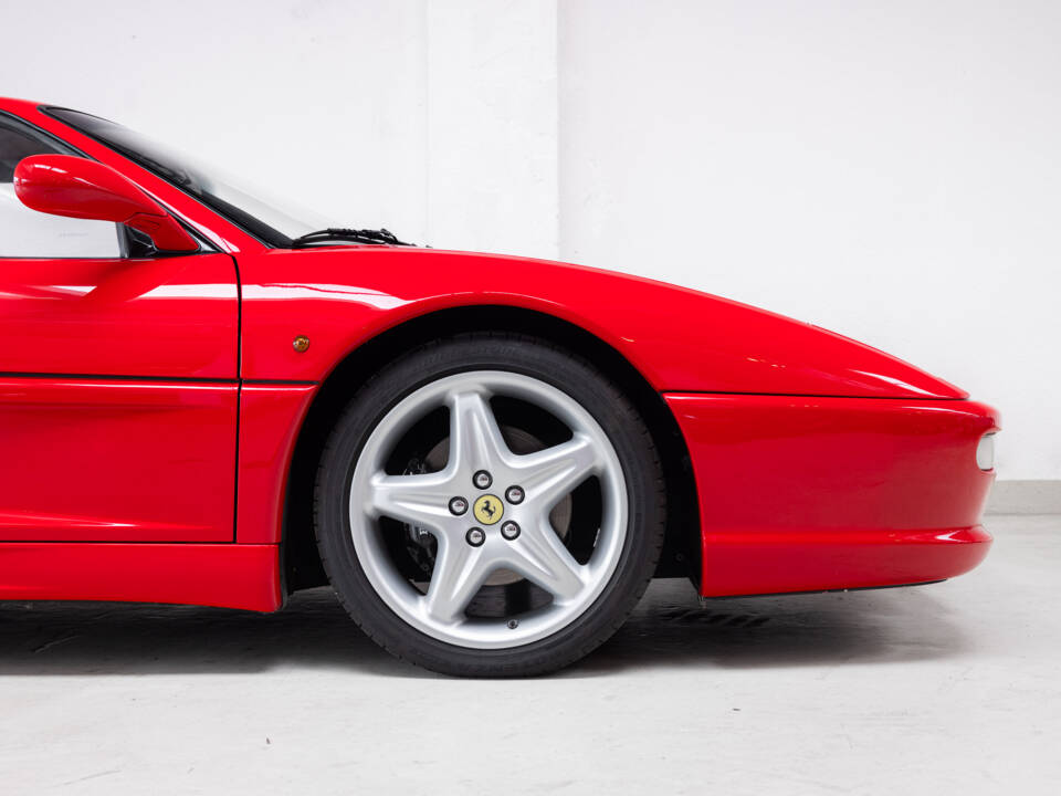 Bild 23/41 von Ferrari F 355 Berlinetta (1996)