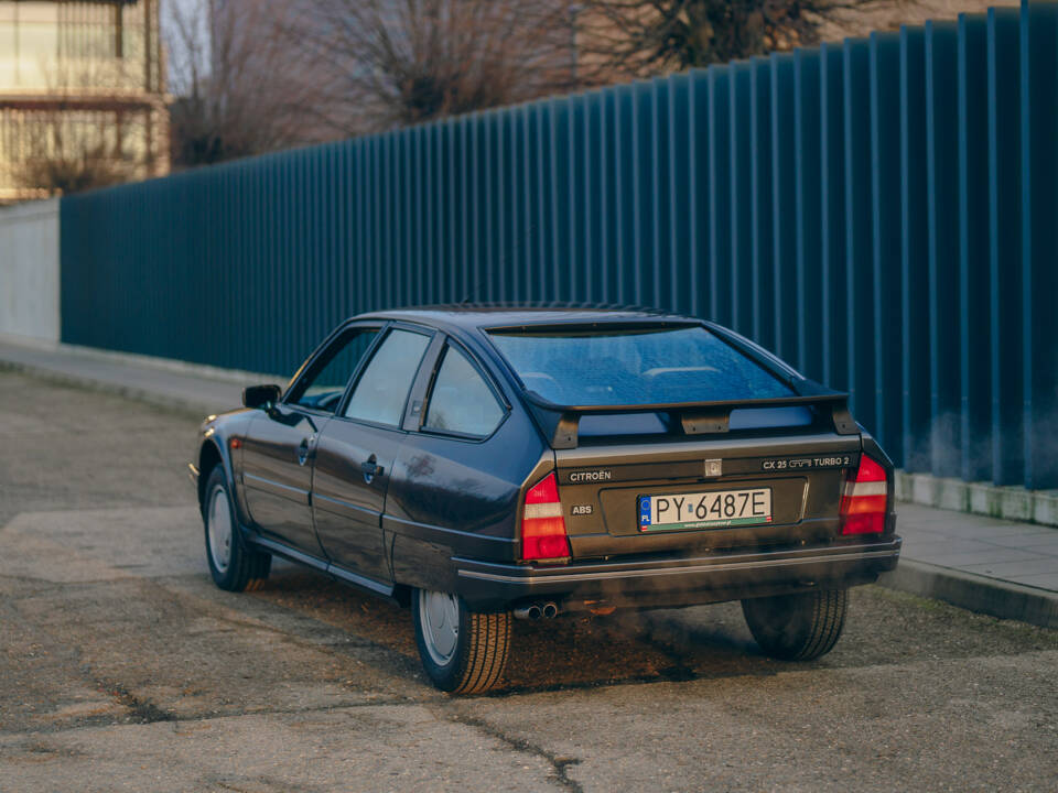 Image 17/74 of Citroën CX 25 GTI Turbo 2 (1988)