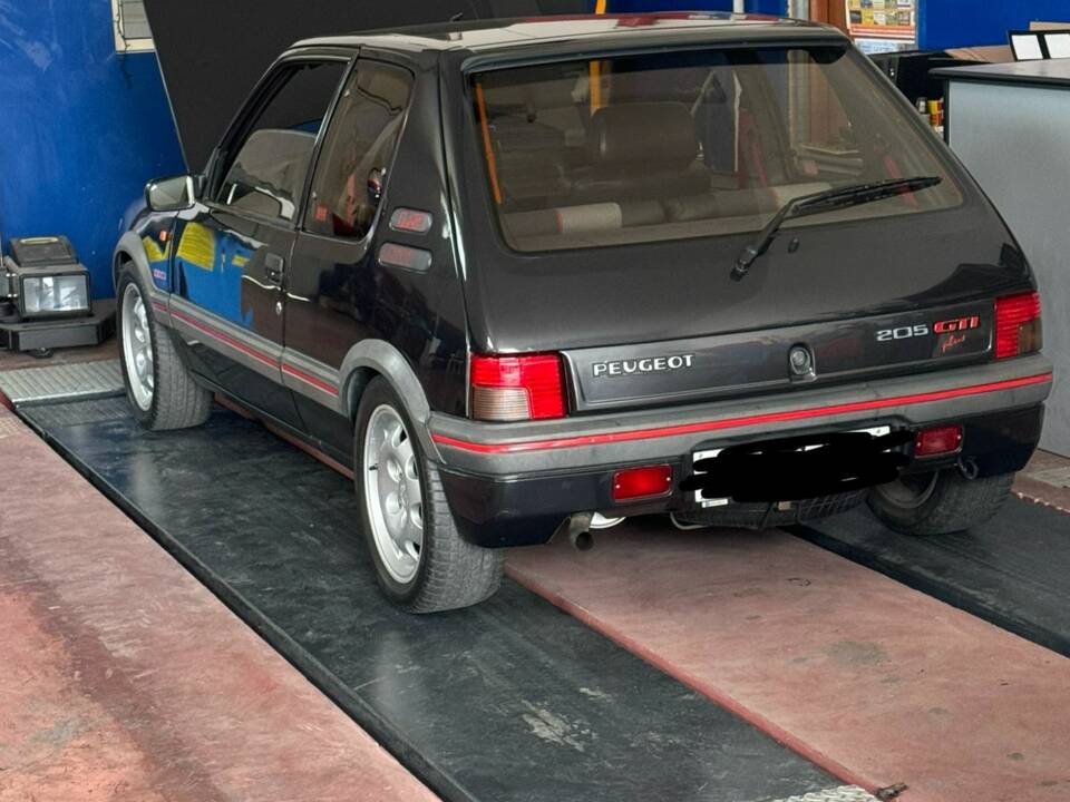 Immagine 3/6 di Peugeot 205 GTi 1.9 (1987)