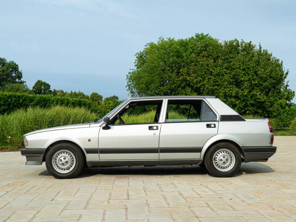 Imagen 4/50 de Alfa Romeo Giulietta 1.8 (1985)