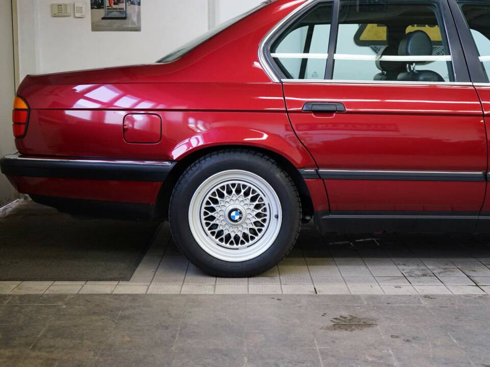 Bild 29/33 von BMW 750i (1991)